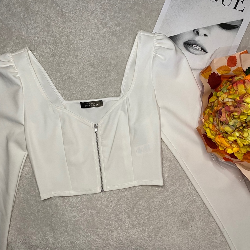 Top - Picture 2 of 4